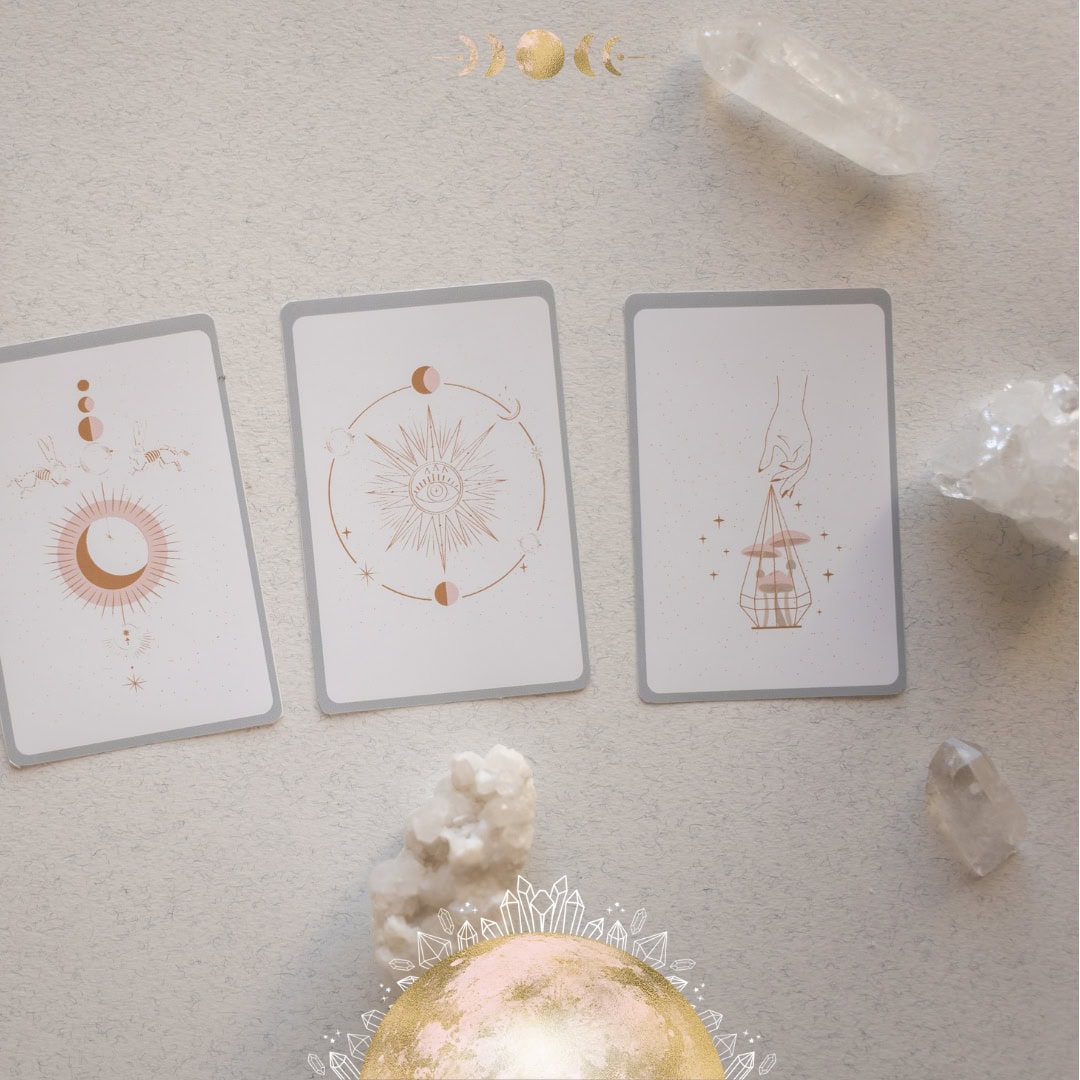 10 Best Crystals for Tarot & Oracle Card Readings
